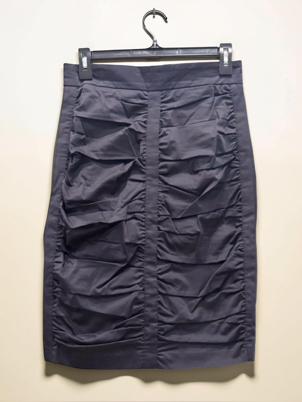 Iris Women’s Ruched Pencil Skirt. Black. Size 4